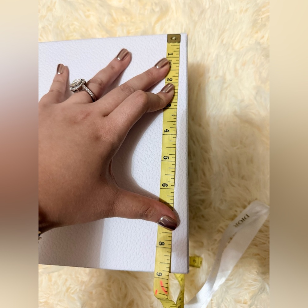 Authentic Dior Box with Ribbon - Picture 4 of 5